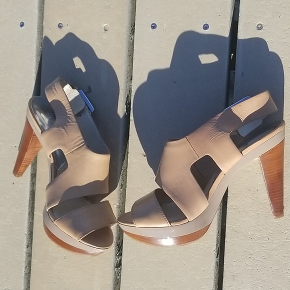 Micheal Kors tan  open toe sandals 9.5 - Picture 5 of 8